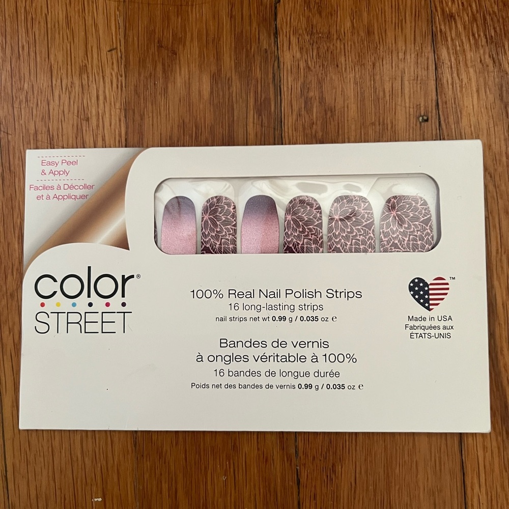Color Street Rule of Plum Nail Color Strips. Brand New
Sealed package